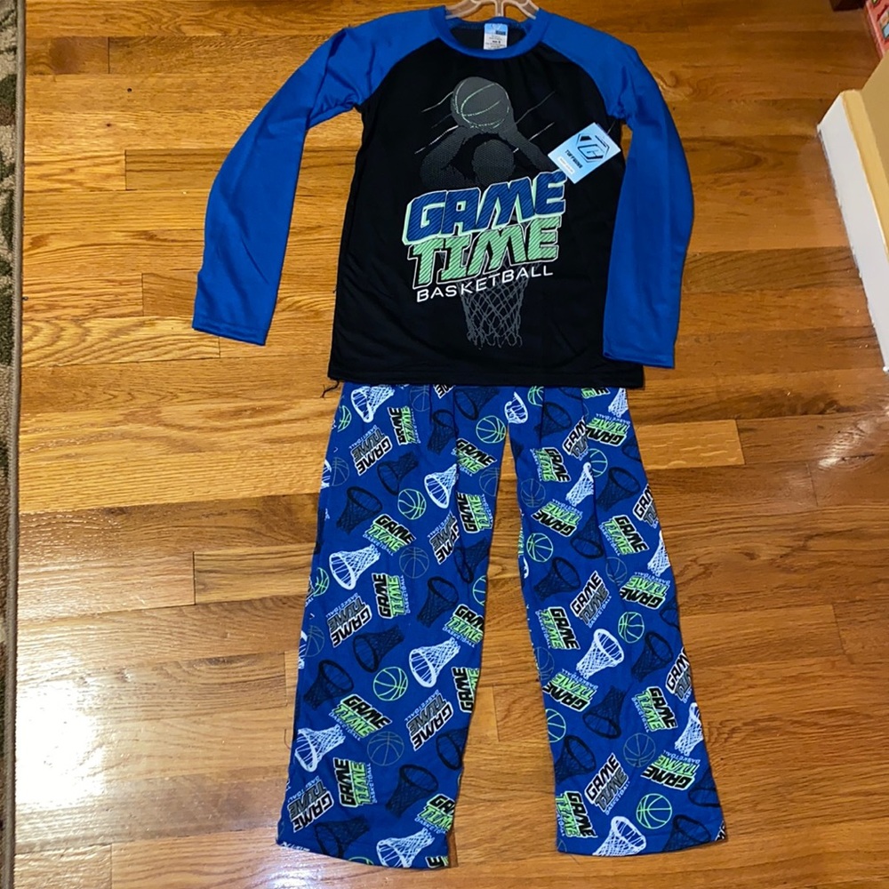 Boy’s Game Time Pajamas size 8